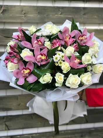 Букет цветов из: Розы и Хризантемы в Суворове
