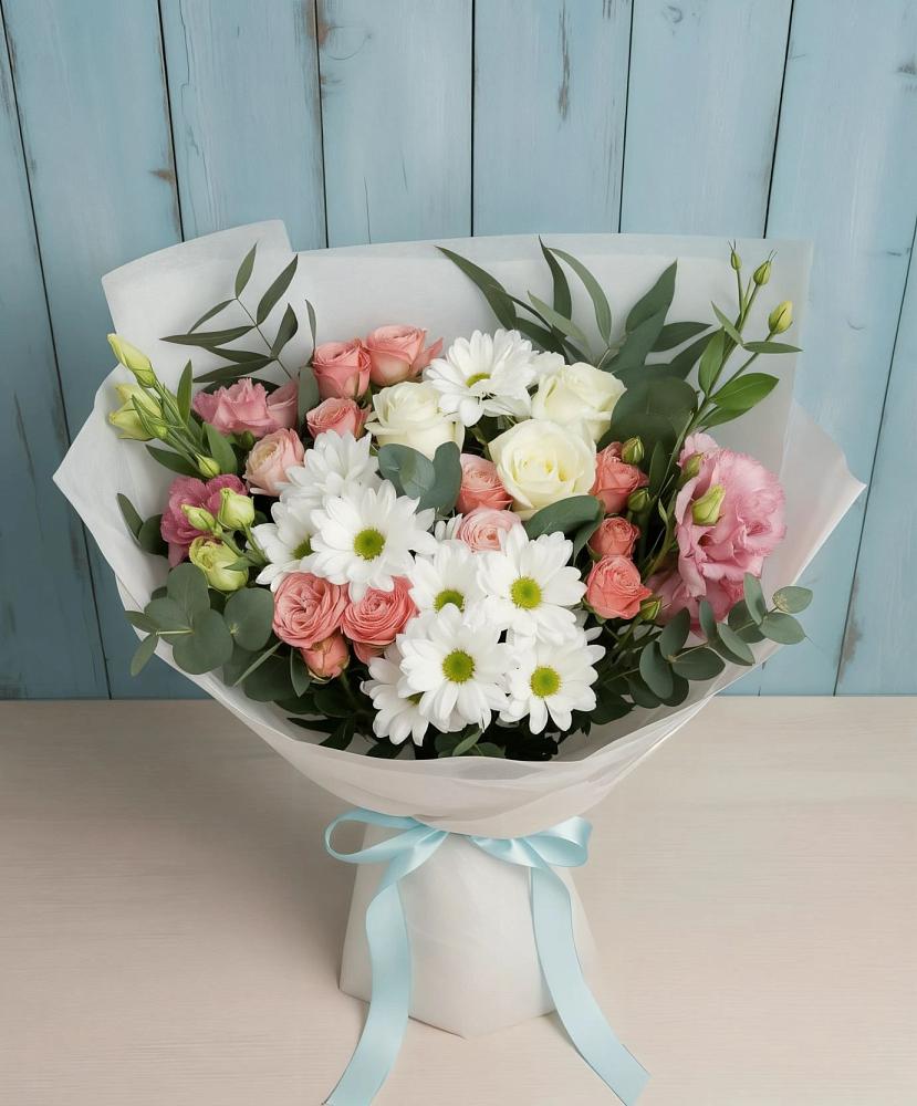 Букет цветов из: Розы, Лизиантусы и Хризантемы в Суворове