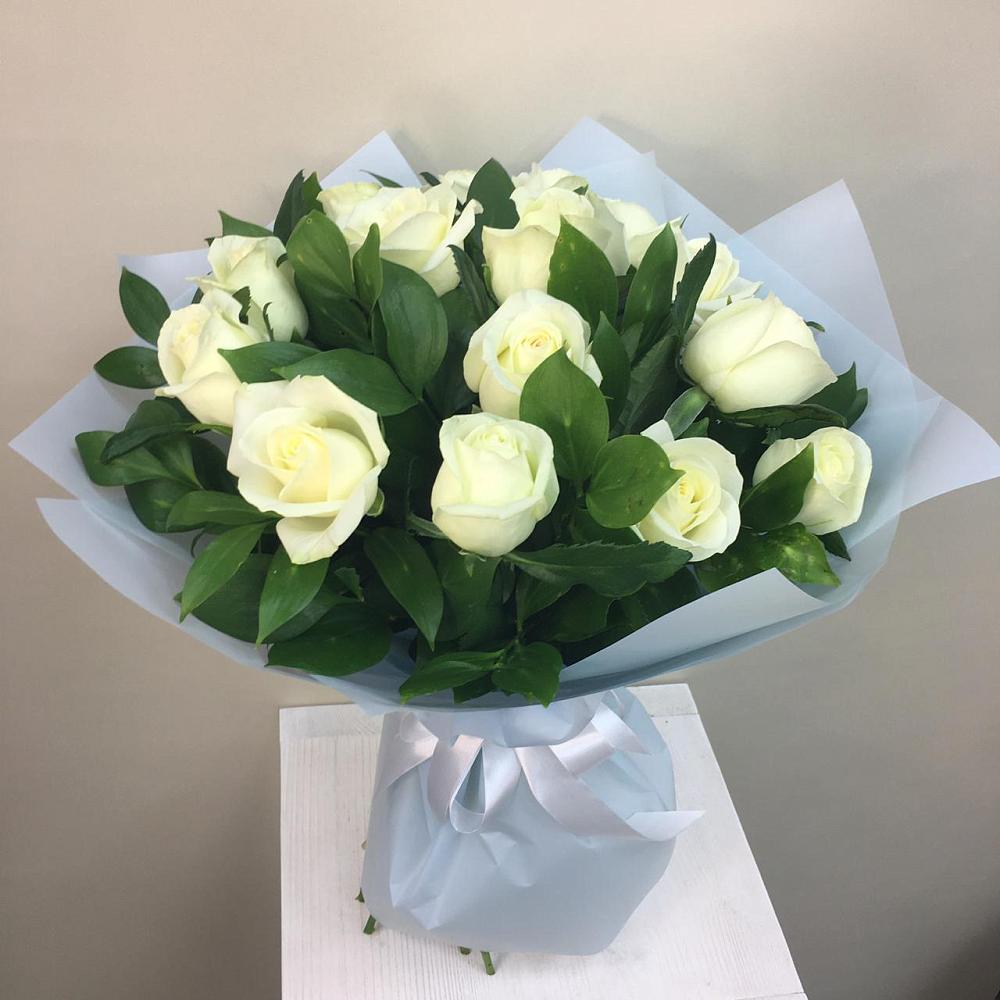 Букет 15 Белых роз Проуд в Суворове
