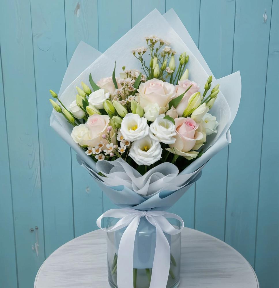 Букет цветов из: Розы и Лизиантусы в Суворове