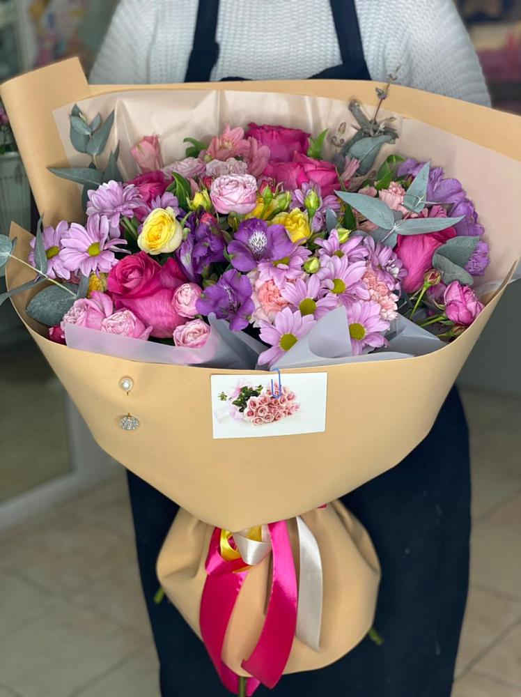 Букет цветов из: Хризантемы, Гвоздики и Альстромерии в Суворове