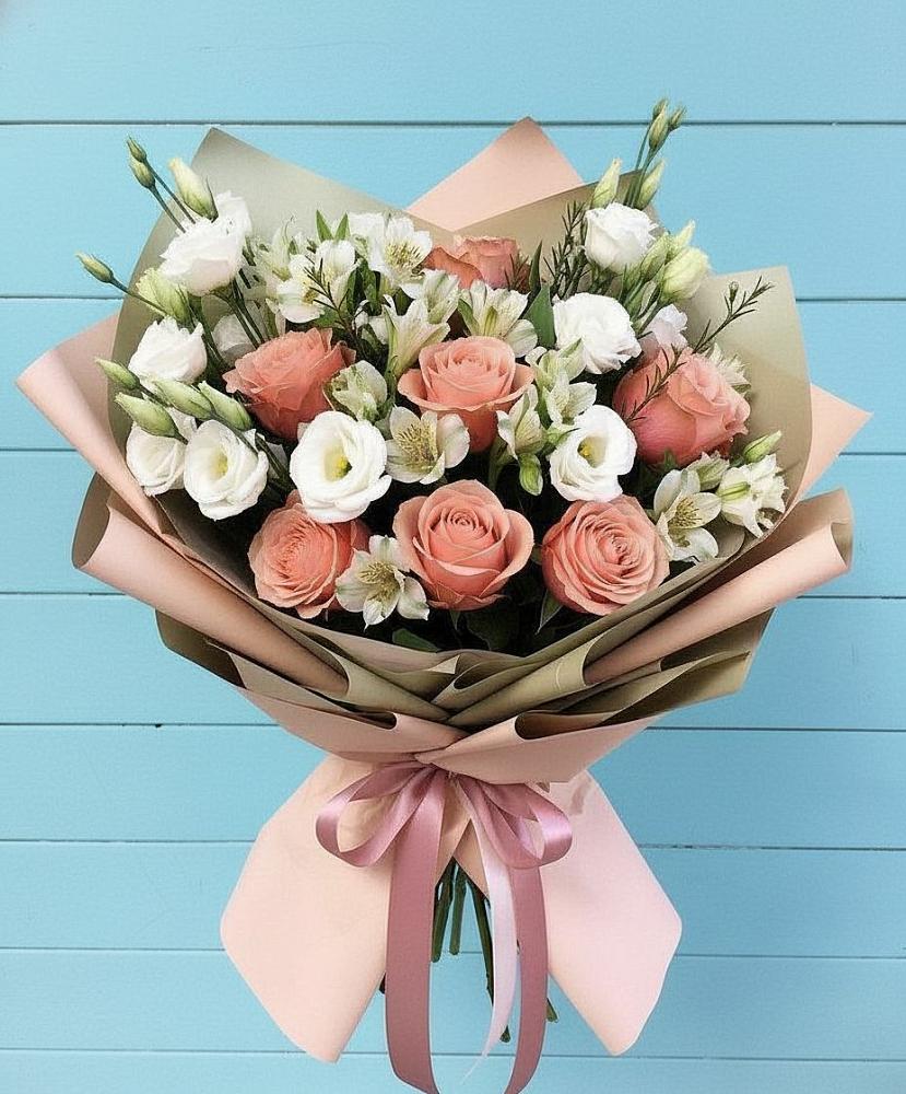 Букет цветов из: Розы, Альстромерии и Лизиантусы в Суворове