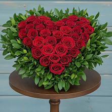 Цветочная композиция из Розы в виде сердца в Суворове