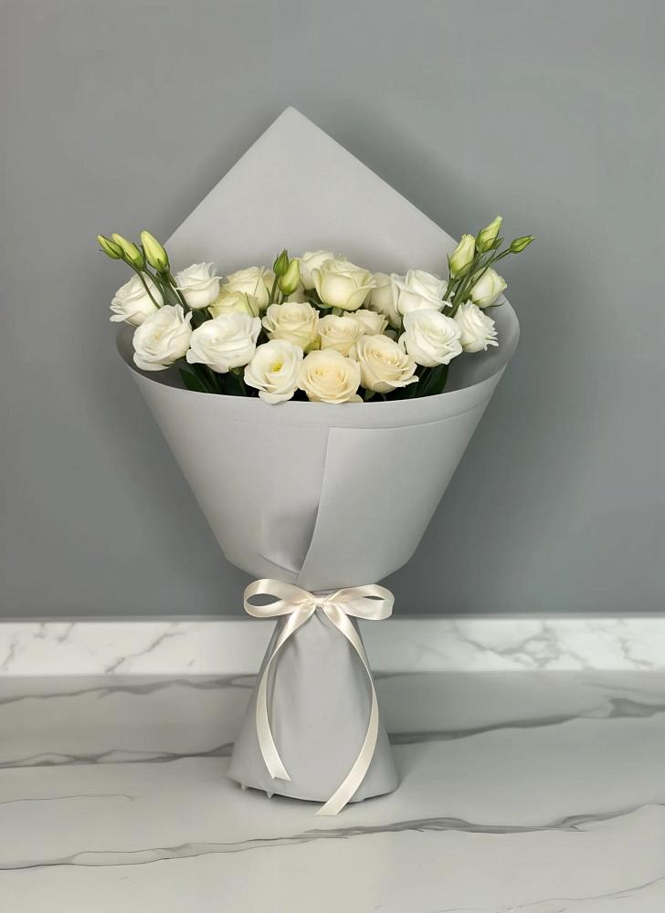 Букет цветов из: Розы и Лизиантусы в Суворове