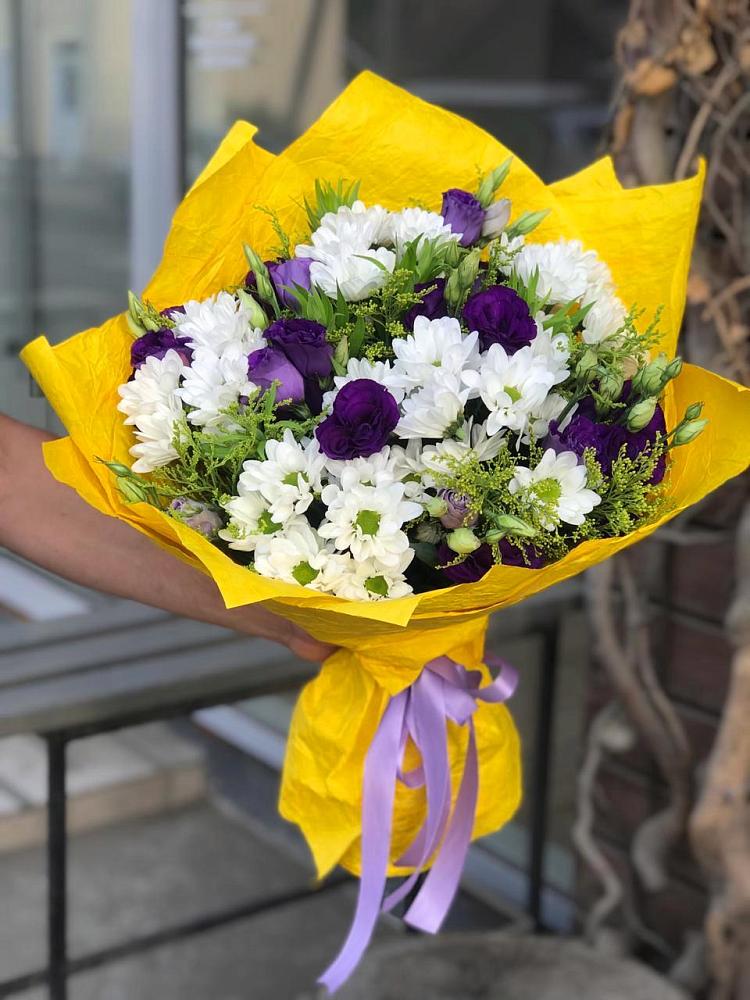 Букет цветов из: Ирисы, Хризантемы и Ромашки в Суворове