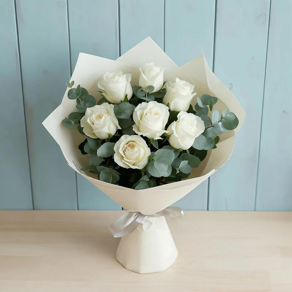 Букет Белые розы в Эвкалипте в Суворове
