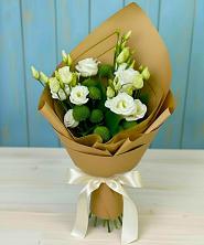 Букет цветов из:  Хризантемы и Лизиантусы в Суворове