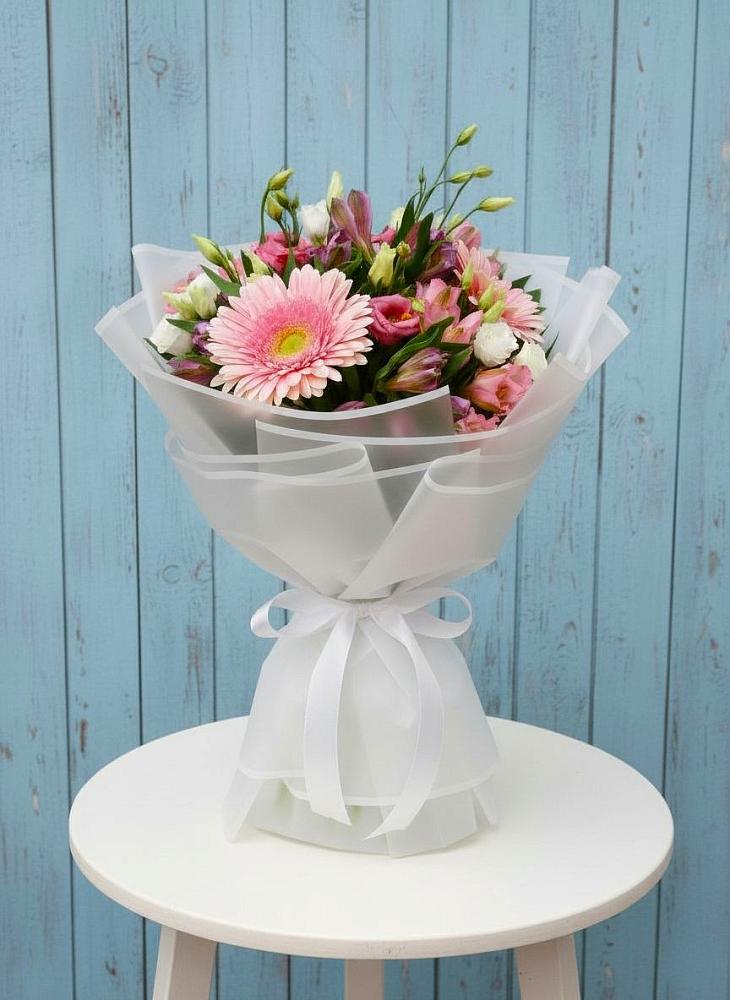 Букет цветов из: Герберы, Альстромерии и Лизиантусы в Суворове