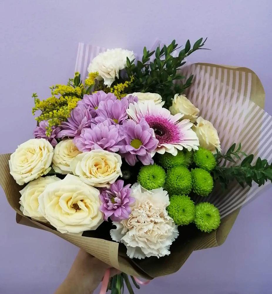 Букет цветов из: Хризантемы, Розы, Гвоздики и Герберы в Суворове