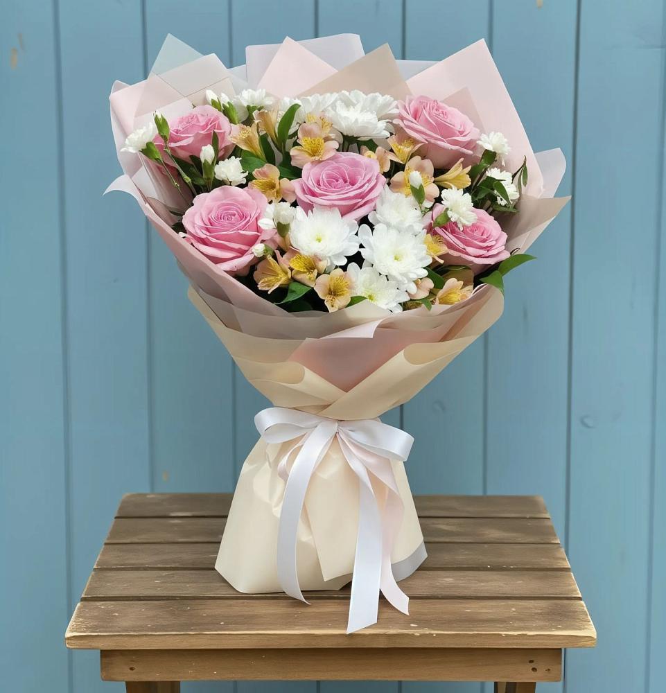 Букет цветов из: Гвоздики, Орхидеи и Розы в Суворове