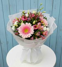 Букет цветов из:  Герберы, Альстромерии и Лизиантусы в Суворове