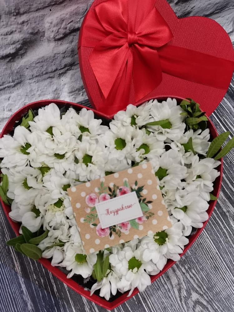 Цветочная композиция из Хризантемы в виде сердца в Суворове