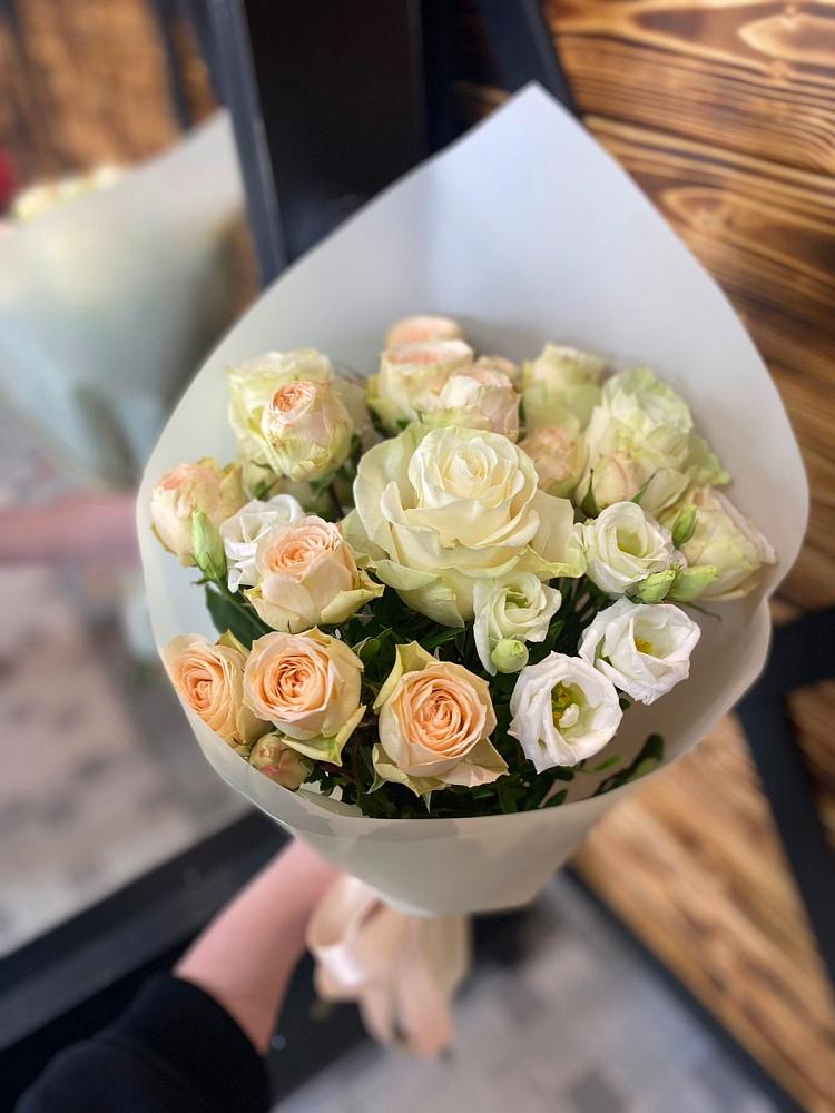 Букет цветов из: Розы и Лизиантусы в Суворове