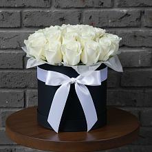 Цветочная композиция из Розы в шляпной коробке в Суворове