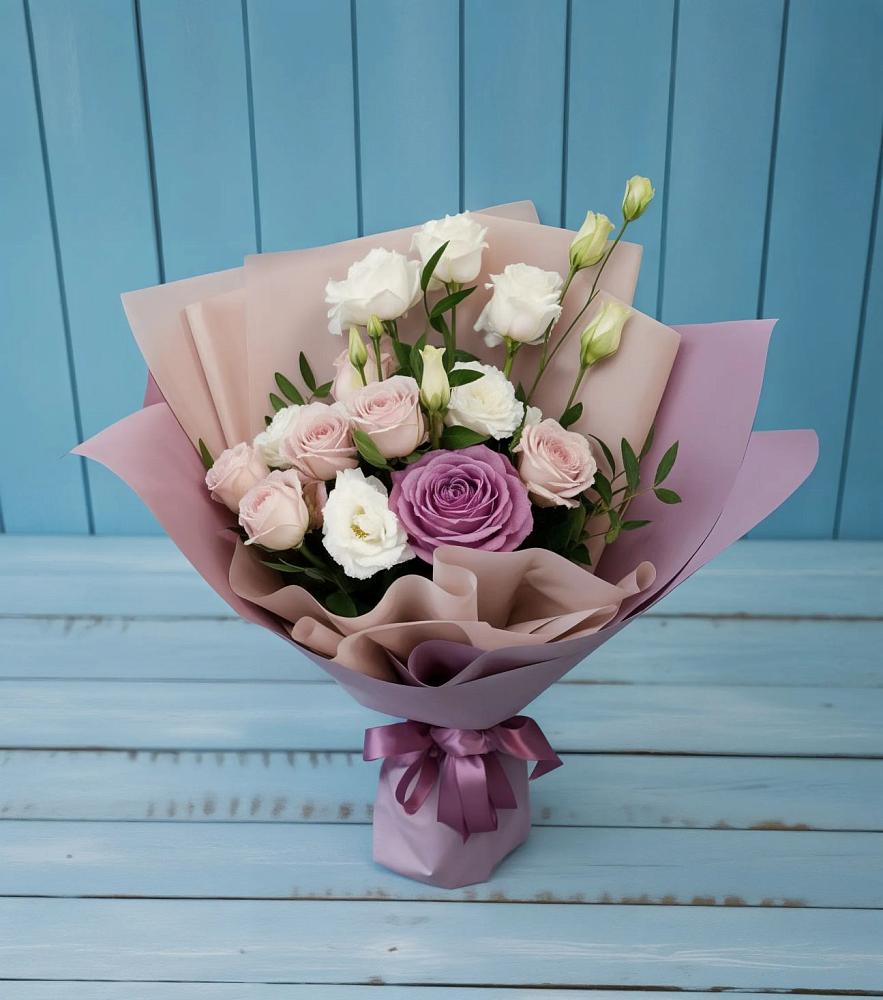 Букет цветов из: Розы и Лизиантусы в Суворове